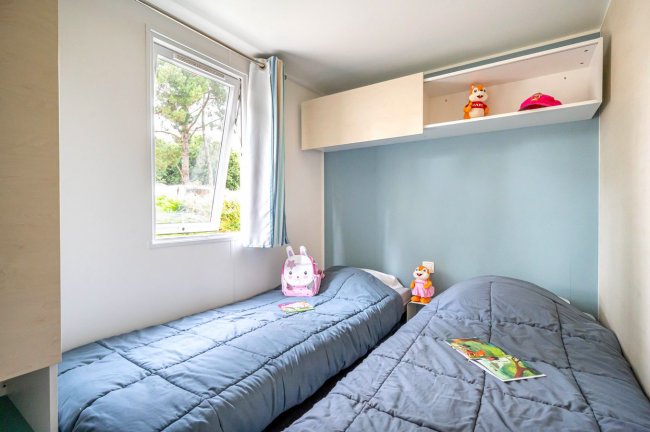 chambre avec 2 lits simples